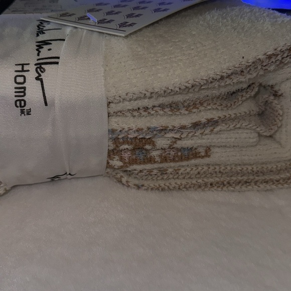 Nicole Miller Home Twin Chenille Gingerbread House Blanket NWT - Picture 5 of 8